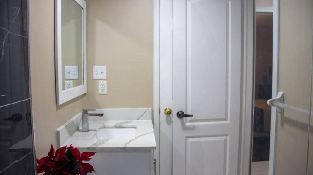 Riz Khan Peaceful Mississauga Home المظهر الخارجي الصورة